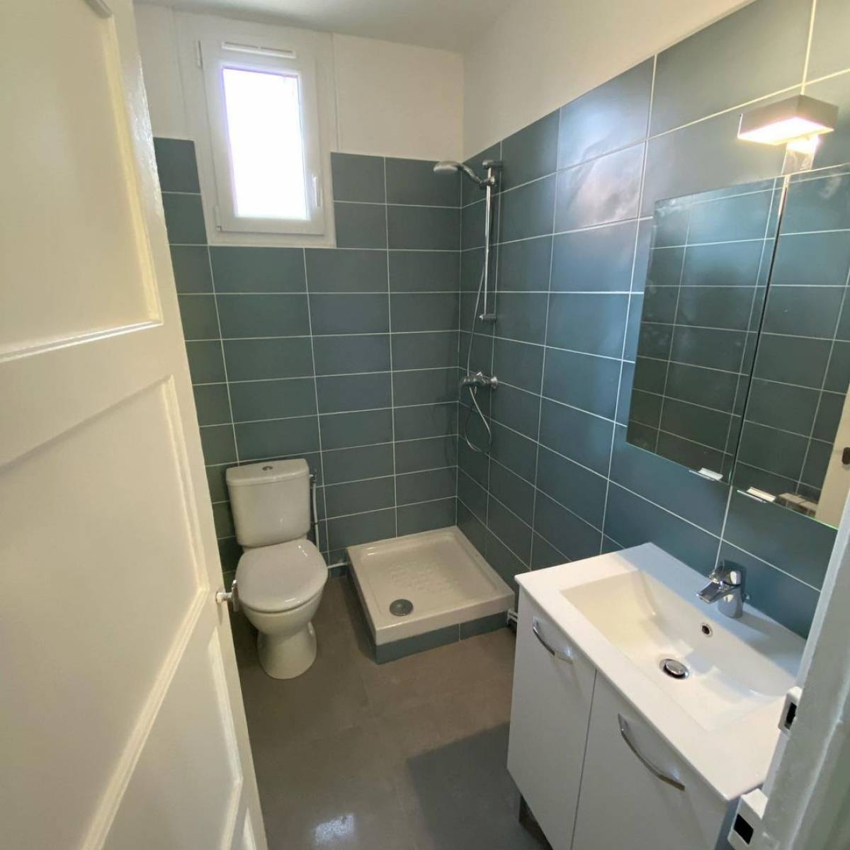 Rénovation complète d'une salle de douche à Marseille dans les Bouches-du-Rhône