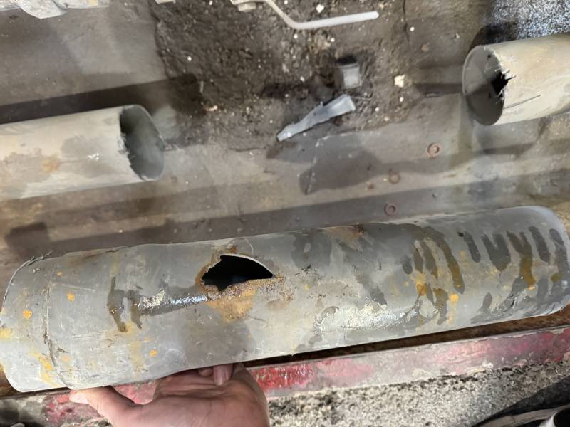 Dépannage fuite tuyauterie en PVC en urgence par un plombier moins chère à Marseille 13012