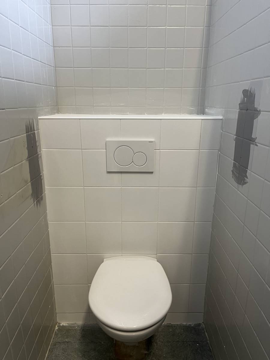 Remplacement d'un WC à poser par un WC suspendu par un plombier sur Marseille