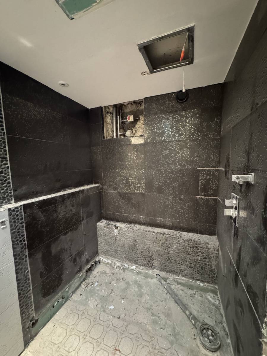 dépose de carrelage pour rénovation de salle de bain