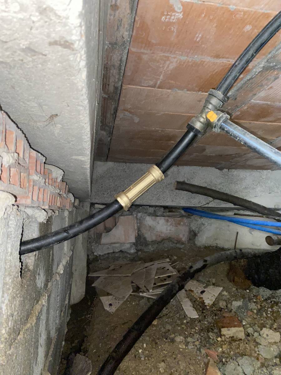 Réparation fuite d'eau en urgence sur arrivée d'eau général par un plombier sur Marseille