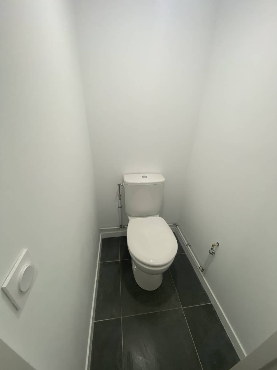 Services d'installation de toilettes par un plombier expert à Marseille