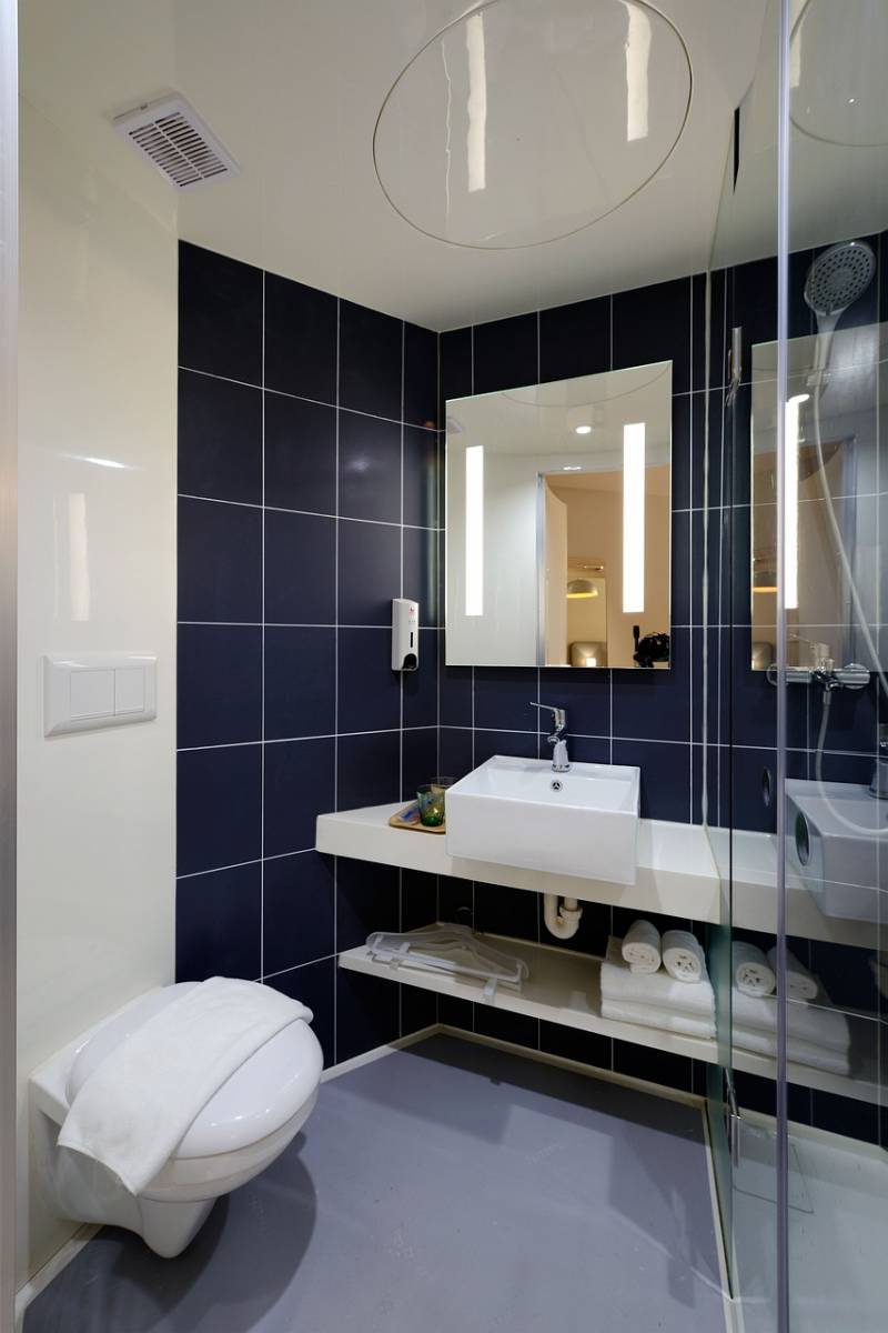 Rénovation salle de bain avec vasque de 70cm et mitigeur Hansgrohe et installation paroi de douche en verre à Marseille 13014 près de Saint Mitre les Remparts